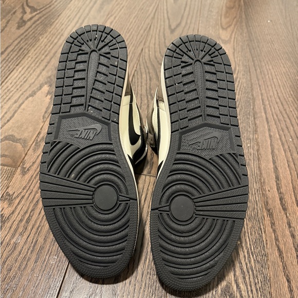 Nike Jordan 1 High OG Dark Mocha - Picture 7 of 7